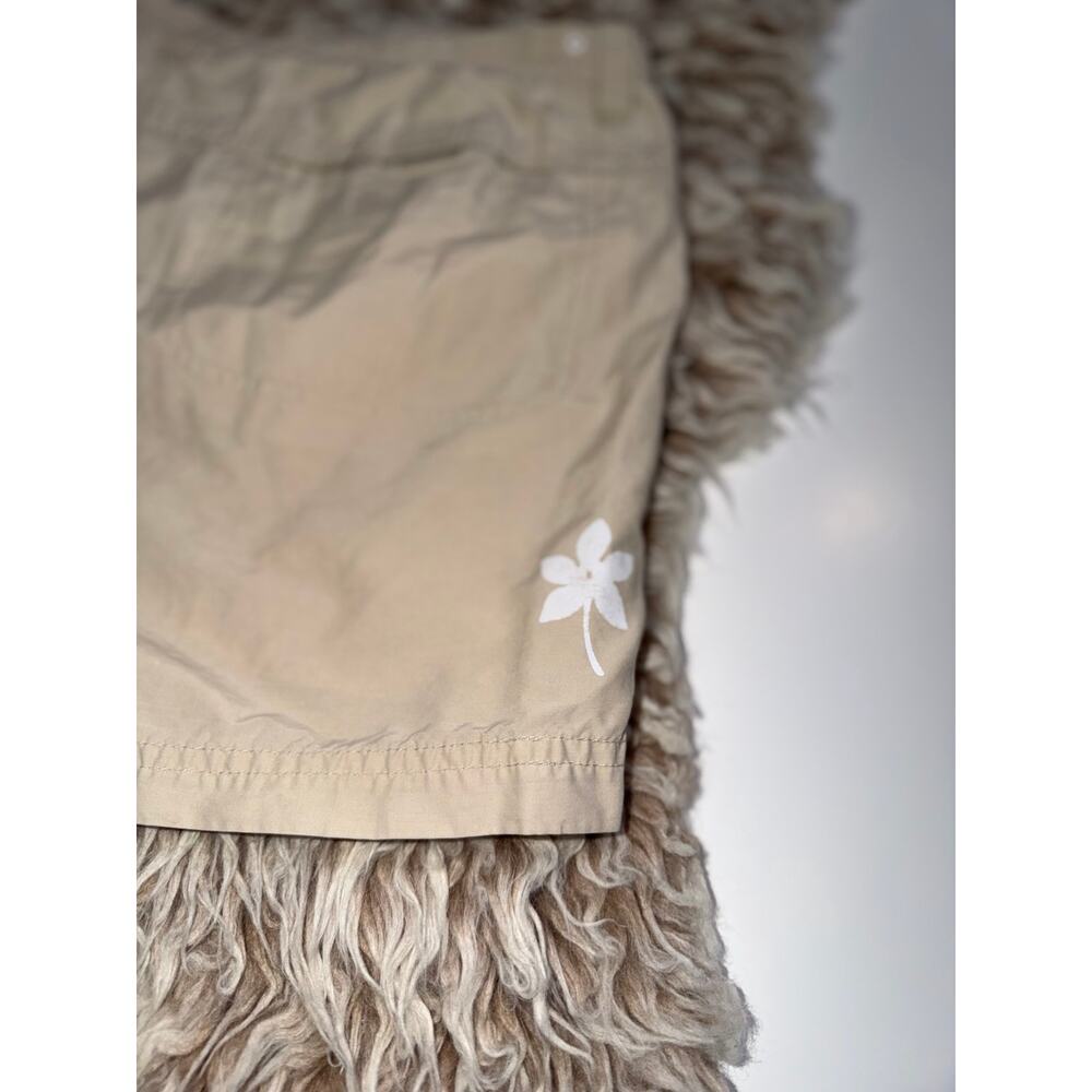 Columbia women’s tan light weight shorts - Picture 3 of 12